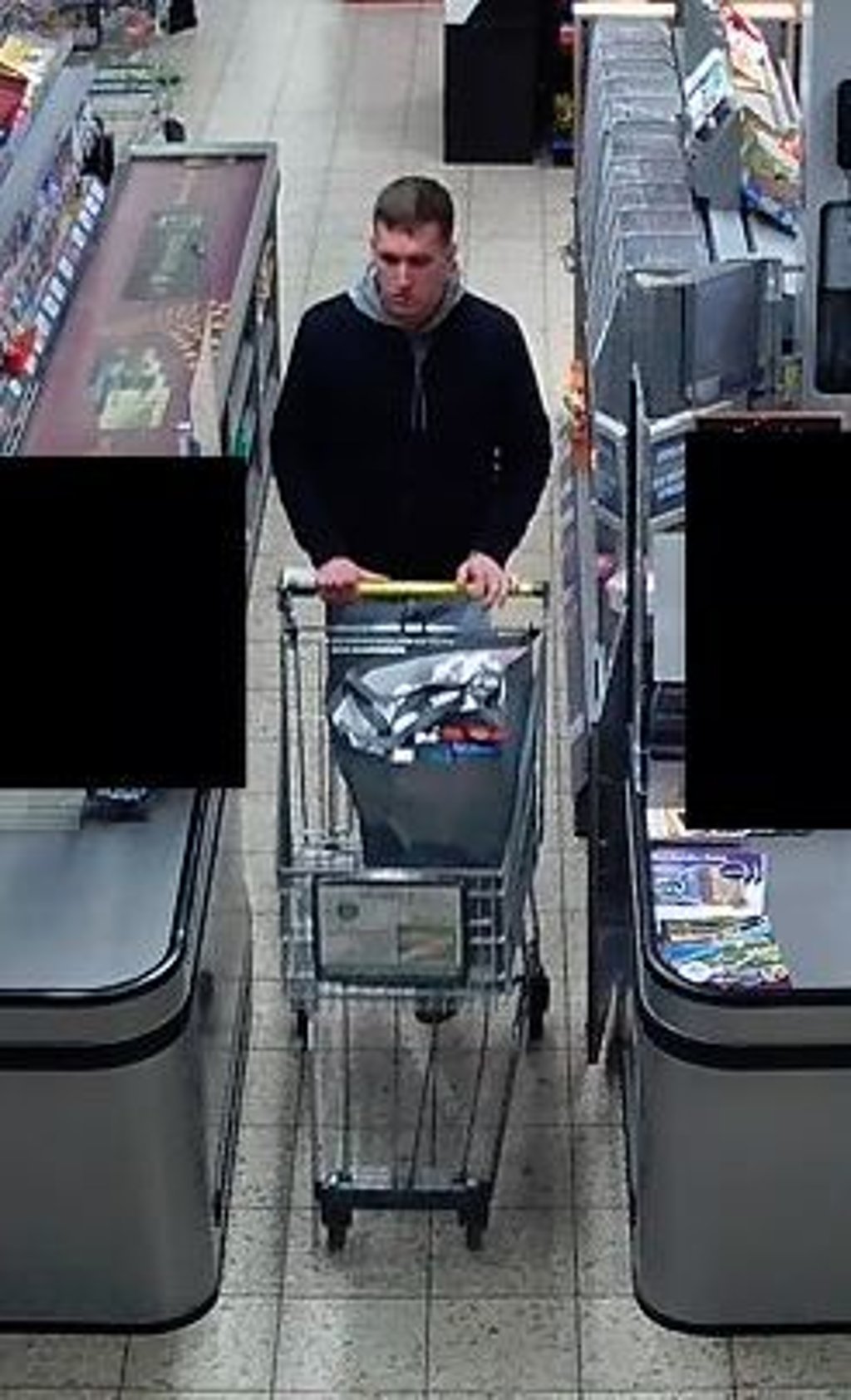 Die gesuchten Täter sollen in Köthen Waren im Wert von rund 3.200 Euro entwendet haben.