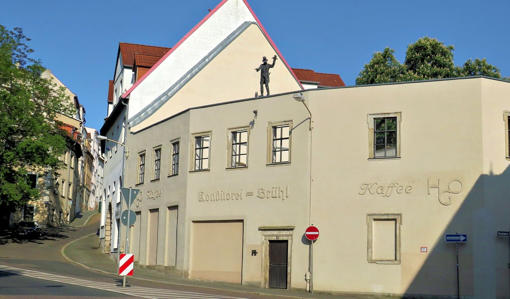 Das ist vom ehemaligen Brühl-Café geblieben. Hinter diesen Mauern lebte einst der Philosoph und Germanist Fedor Bech.