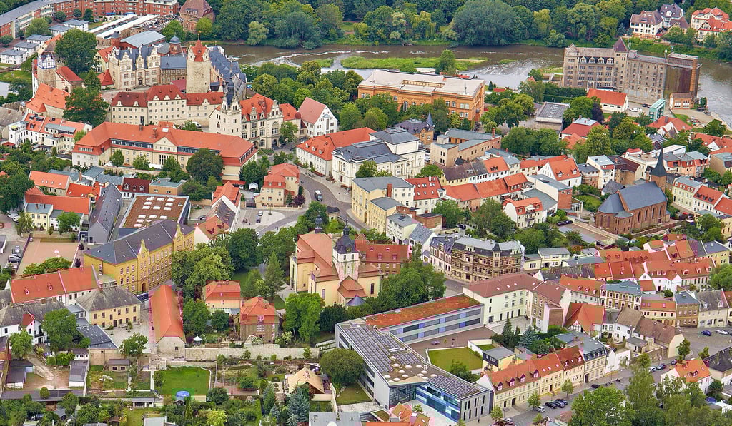 Das Schlossbergviertel wurde 2001 nachträglich ins Sanierungsgebiet „Altstadt Bernburg“ aufgenommen.