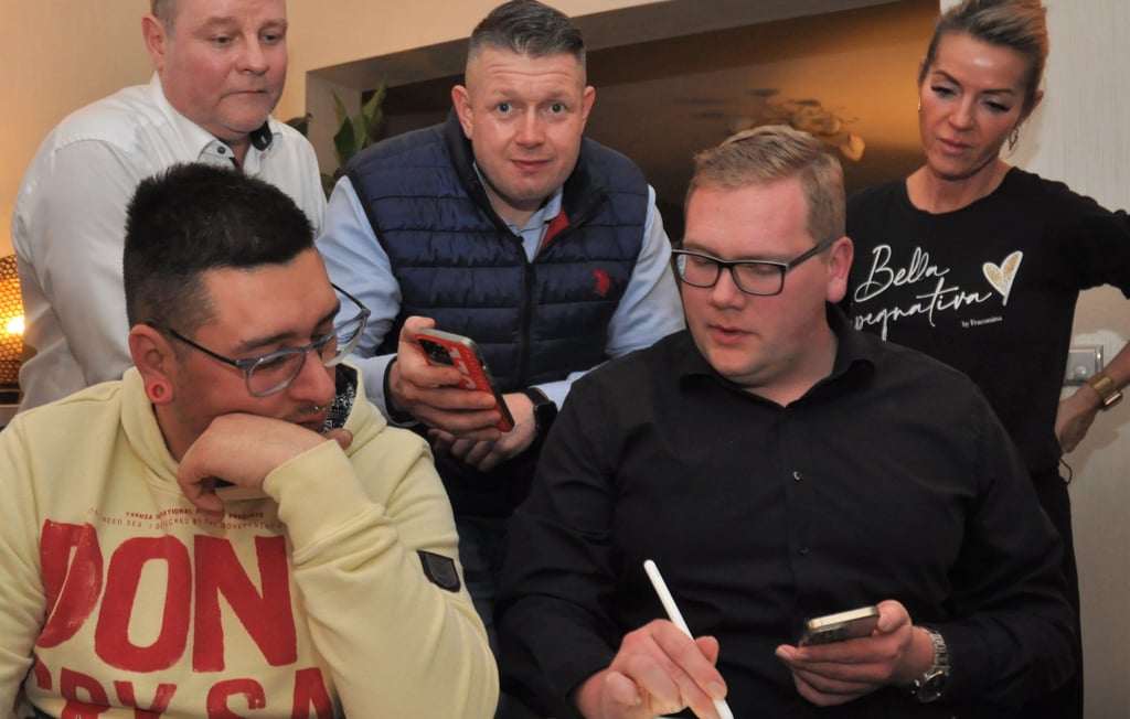 Alexander Otto, auf dem Bild beim Wahlkampf für Mathias Matschoß (Mitte) um das Bürgermeisteramt in Jerichow.