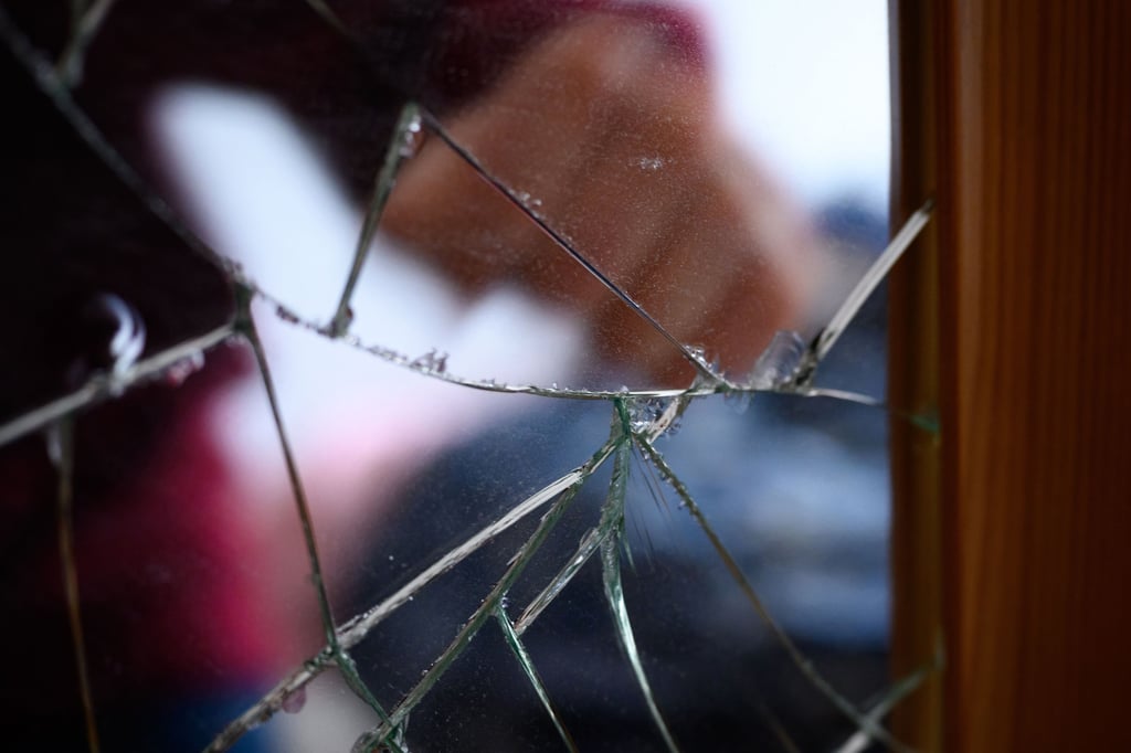 Der 35-Jährige zerschlug auch das Fenster am Haus seines Vaters.