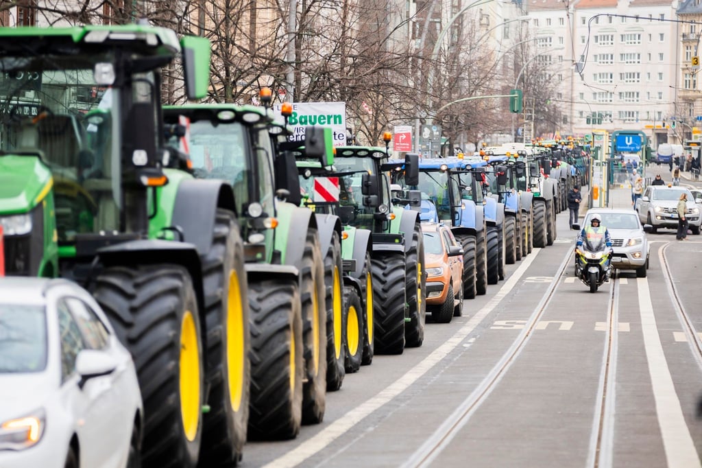 Die Union will dem Gesetz nur zustimmen, wenn SPD, Grüne und FDP auf die geplante Streichung der Steuervergünstigung beim Agrardiesel verzichten.