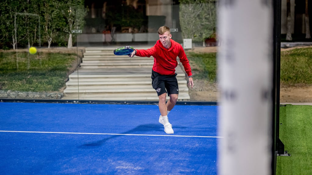 Dani Olmo spielte in Abu Dhabi Padel.