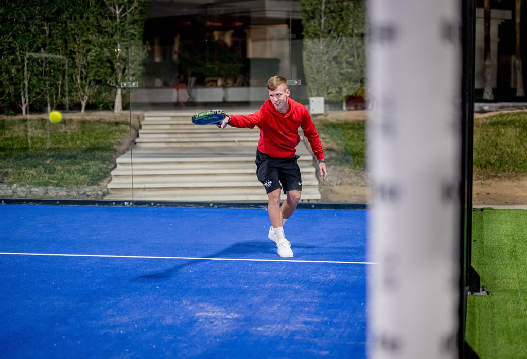 Dani Olmo spielte in Abu Dhabi Padel.