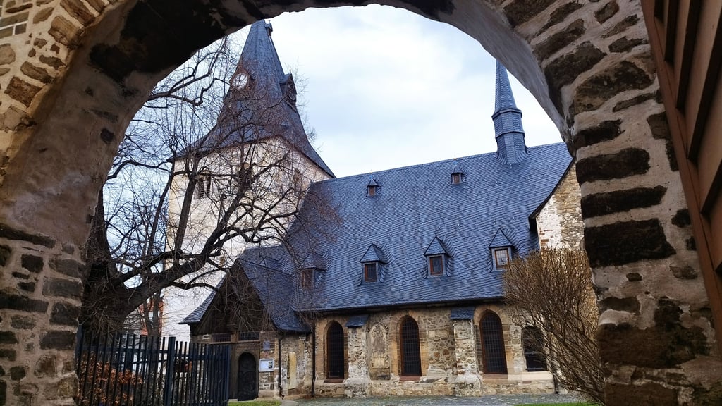 Die Johanniskirche ist bei dem Luftangriff auf Wernigerode am 22. Februar 1944 beschädigt worden.