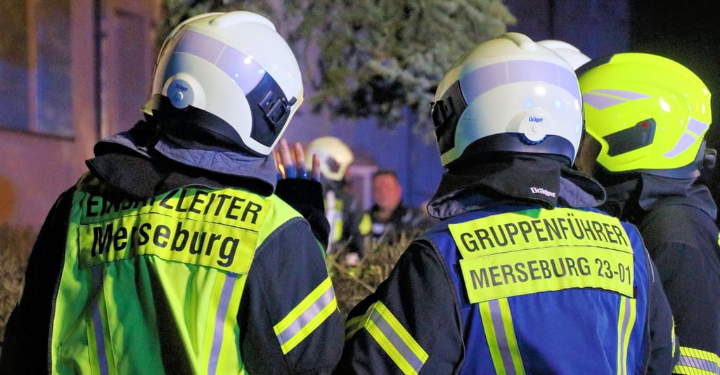 Angesichts personeller Engpässe greift die Feuerwehr in Merseburg zu einer innovativen Lösung: Minijobber unterstützen die hauptamtlichen Kräfte.