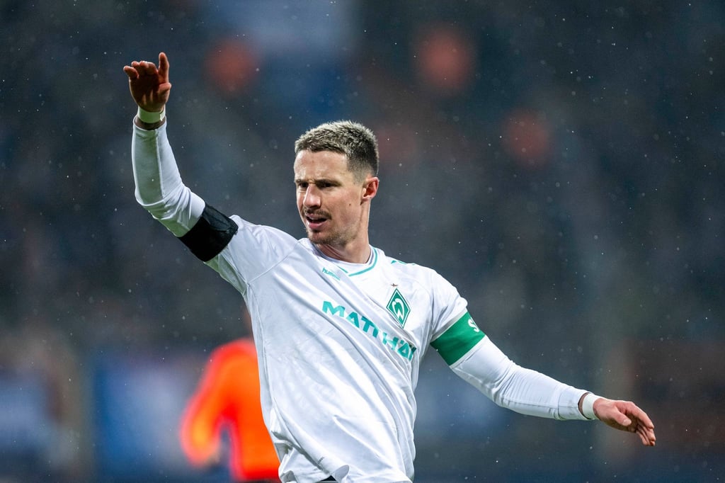 Werder Bremen muss mehrere Wochen auf Kapitän Marco Friedl verzichten.