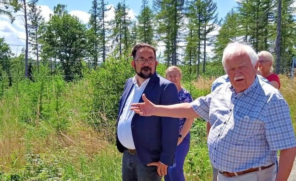 Karl Busche (r.), hier mit Christian Kühn vom Bundesumweltministerium im Jahr 2022, hat seine neue politische Heimat bei den Freien Wählern gefunden.