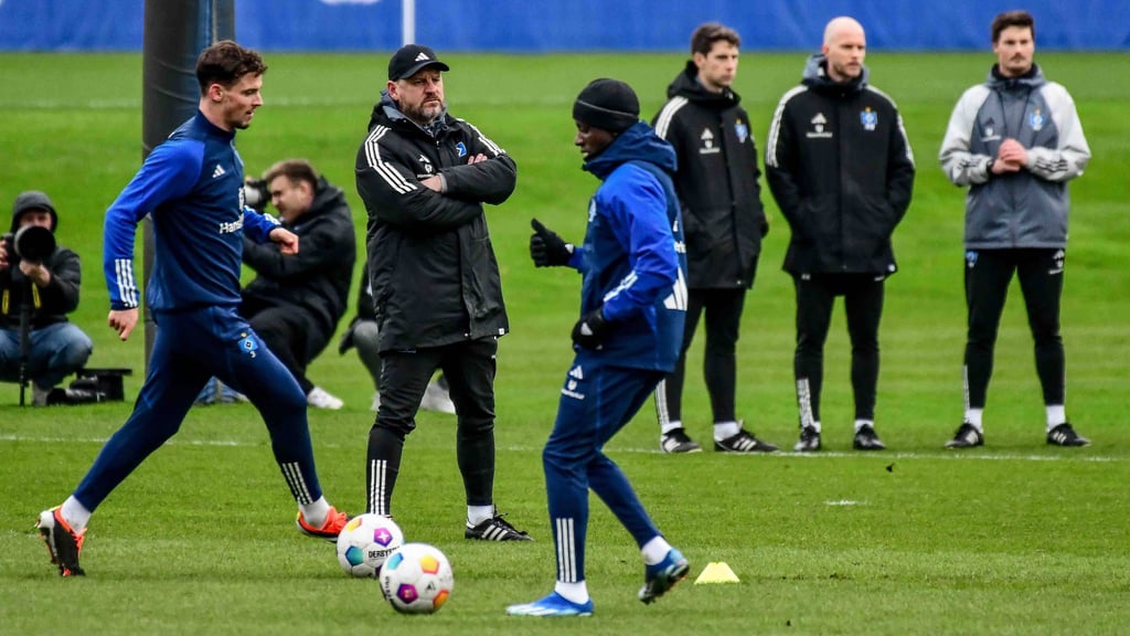 Steffen Baumgart bei seiner ersten Trainingseinheit als Trainer des Hamburger SV.