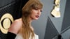 Taylor Swift kommt zur Verleihung der 66. jährlichen Grammy Awards.
