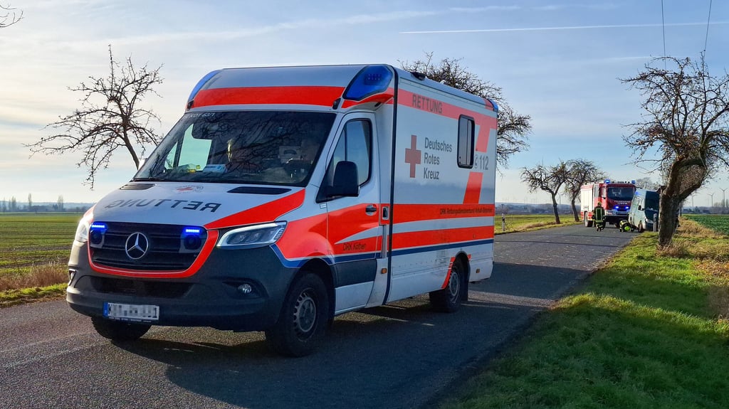 Der Rettungsdienst aus Köthen an einem Einsatzort. Doch wer zahlt für den Krankentransport?