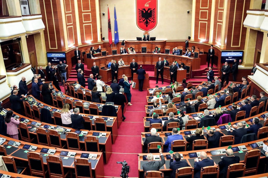 Albaniens Parlament hat dem Migrationsabkommen mit Italien zugestimmt.