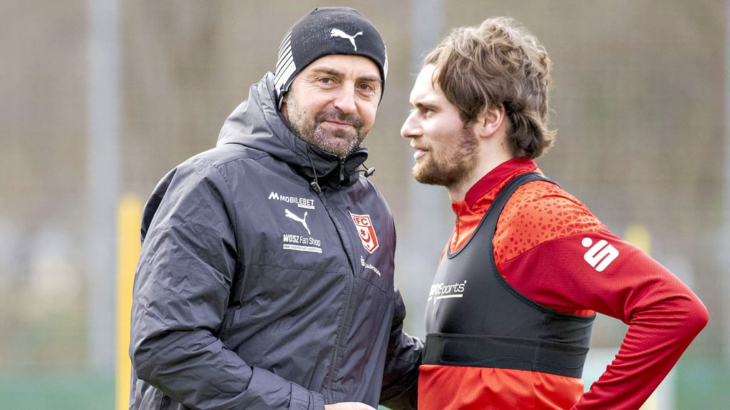 Jonas Nietfeld (r.) und die HFC-Mannschaft müssen Trainer Sreto Ristic den Rücken stärken.