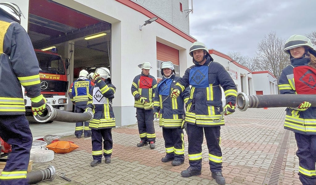 Aktuell lernen 30 angehende Feuerwehrleute in der Truppmannausbildung das Rüstzeug für den Dienst in den freiwilligen Ortsfeuerwehren der Stadt Möckern.
