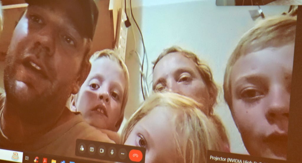 Familie Albs war in Klötze per Videokonferenz aus Kenia zugeschaltet.