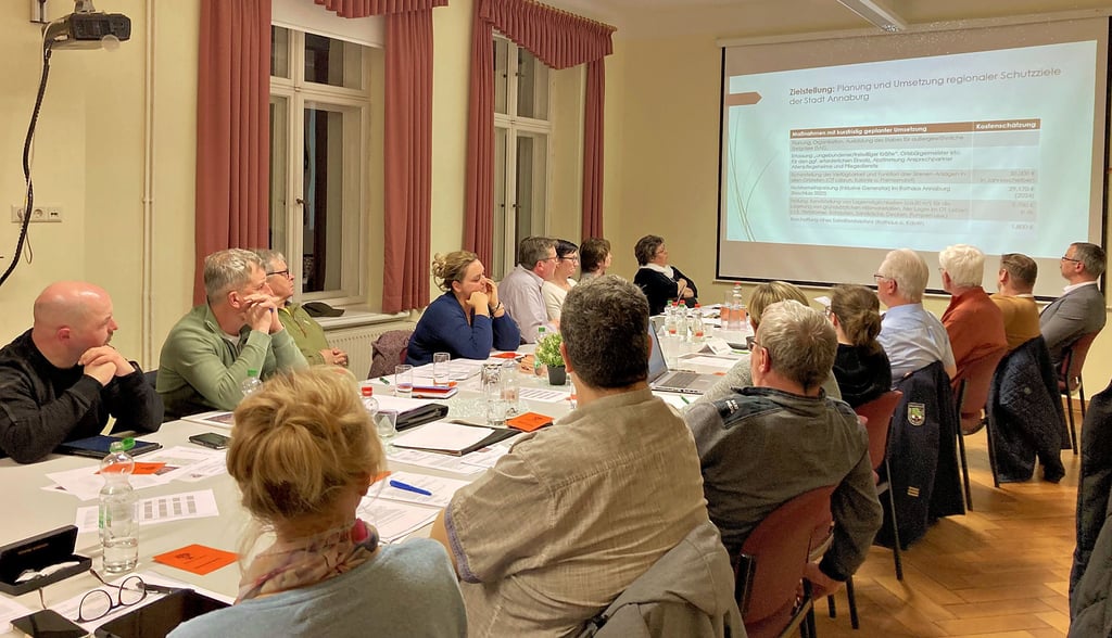 Stadträte von Annaburg beraten über das Konzept zum Schutz bei Großschadenslagen.