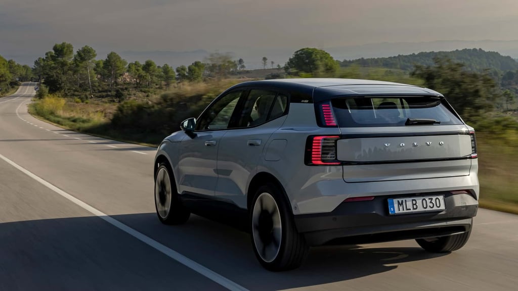 Heckansicht des elektrischen Volvo EX30