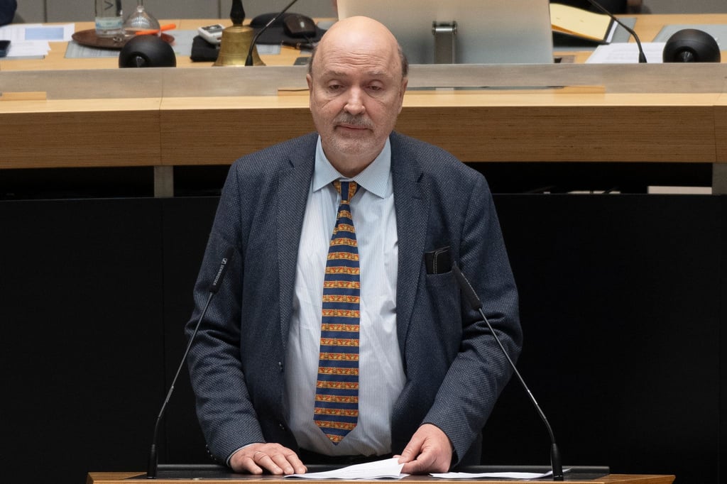 Jörg Stroedter (SPD) spricht bei der Plenarsitzung im Berliner Abgeordnetenhaus.