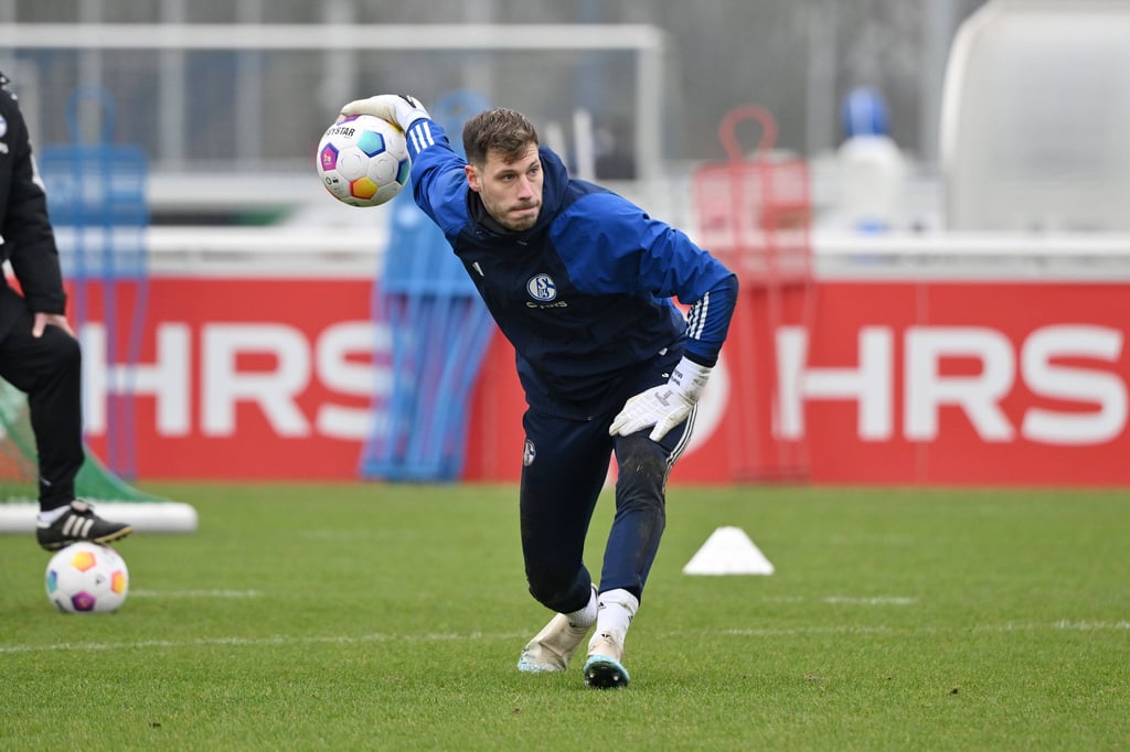 Marius Müller ist beim FC Schalke 04 die Nummer eins im Tor.