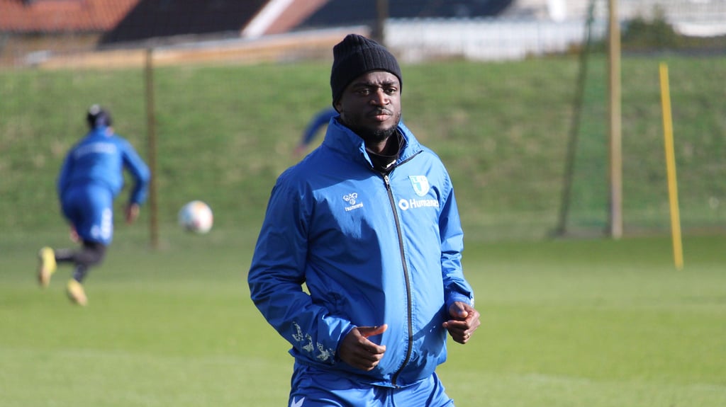 Amara Condé, Kapitän vom 1. FC Magdeburg, im Training vor dem Spiel gegen Schalke 04.
