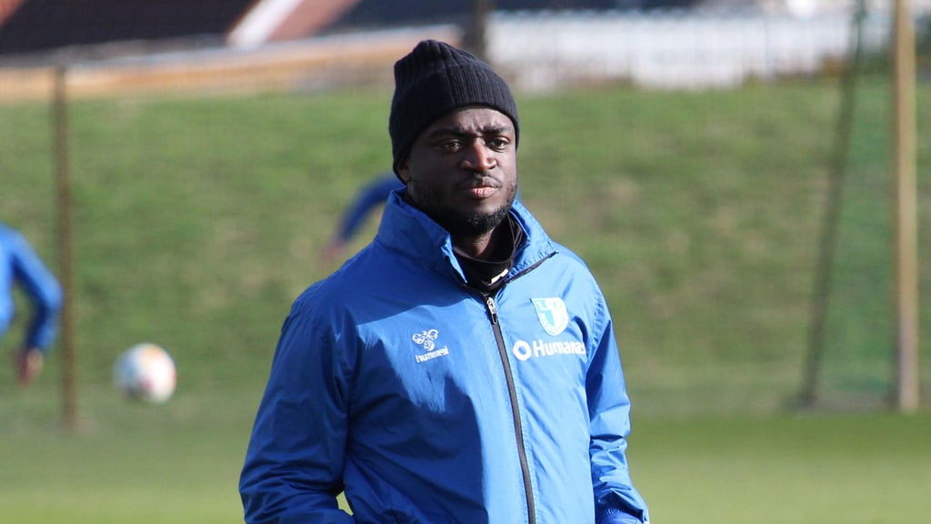 Amara Condé, Kapitän vom 1. FC Magdeburg, im Training vor dem Spiel gegen Schalke 04.