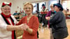 Beim Seniorennachmittag der Volkssolidarität Krumpa sorgt Leiterin Heidrun Kellermann (2.v.l.) für gute Stimmung. 