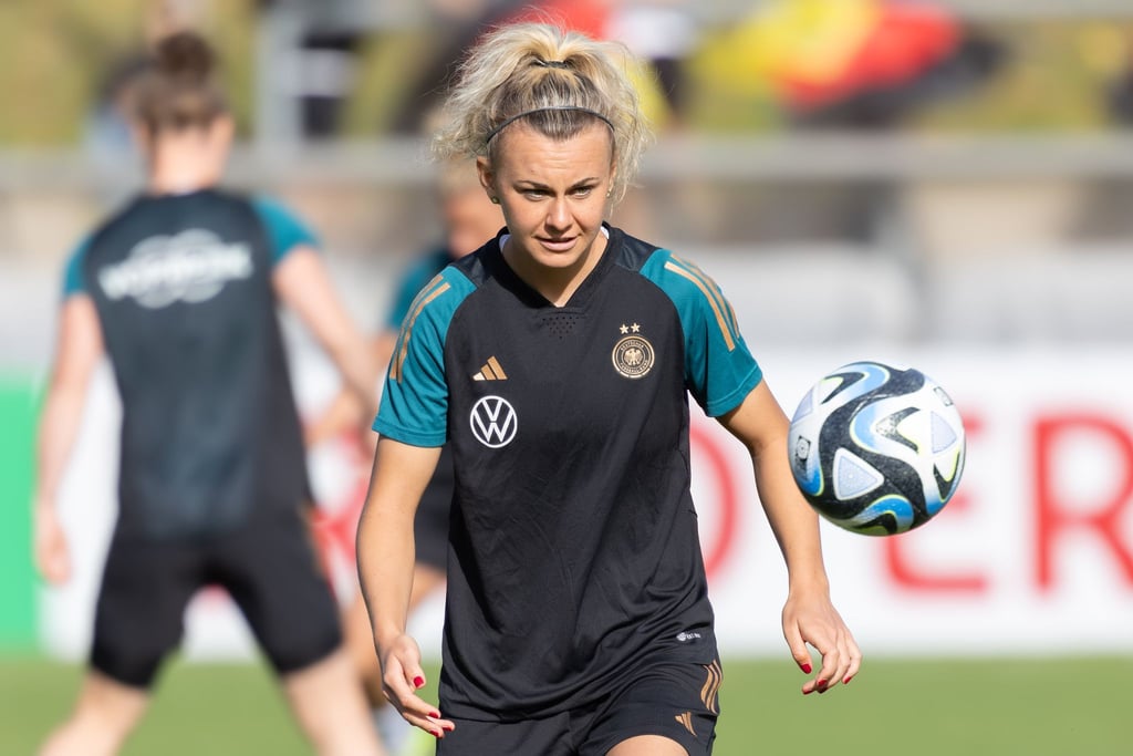 Lena Lattwein beim Training der Nationalmannschaft im Stadion am Brentanobad.