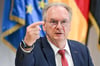 Sachsen-Anhalts Ministerpräsident Reiner Haseloff (CDU) hält eine Anhebung des Rundfunkbeitrags "in der Bevölkerung und auch im Landtag" derzeit für nicht vermittelbar.