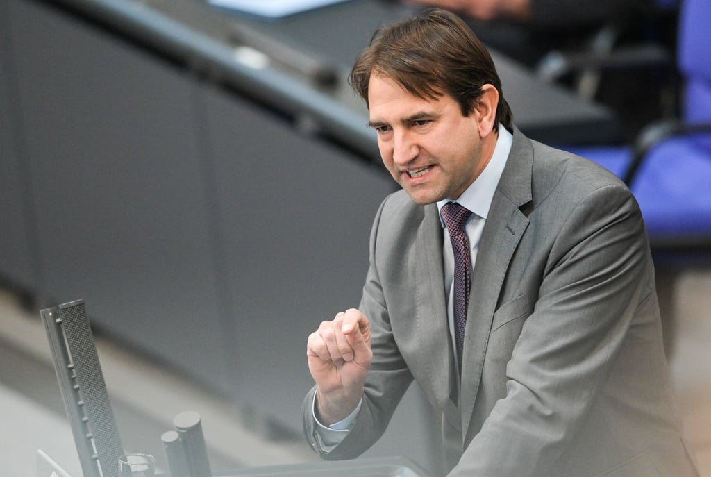 Andreas Jung (CDU/CSU), spricht im Plenum des Bundestags.
