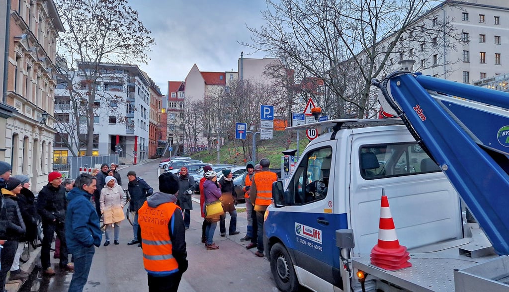 Gegen 7 Uhr morgens begann am Freitag der Protest gegen die Baumfällungen am Unterberg Ecke Kapellengassen.