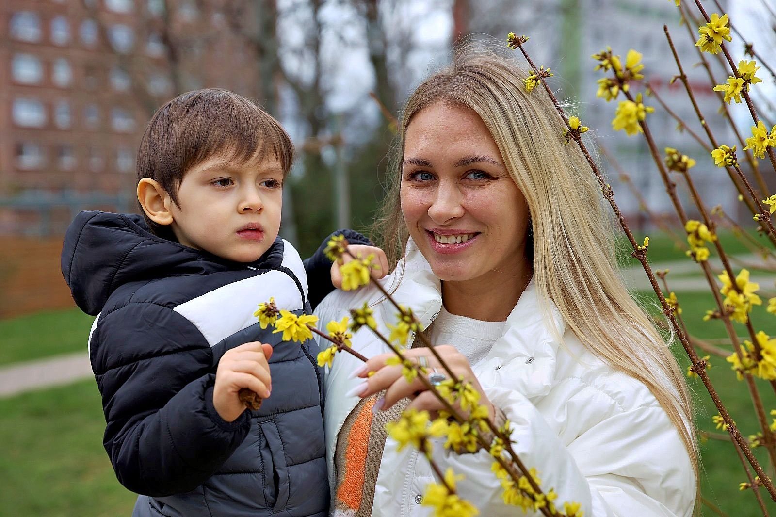 Hochzeit und Auswanderung: Ukrainerin zwei Jahre nach Flucht im großen ...