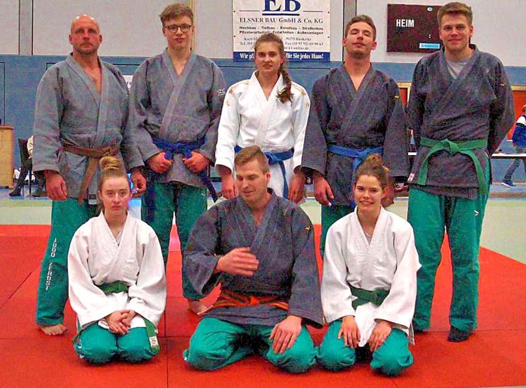 Der PSV Anhalt-Zerbst war sehr erfolgreich. Bei der LM errang er Gold und zweimal Silber und beim „3. Landes-Mannschafts-Cup“ erkämpfte das Mixed Team den fünften Platz.