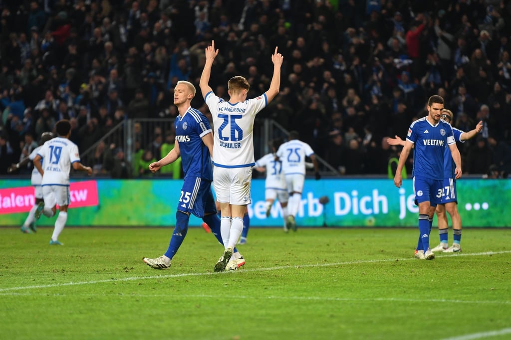 Die Magdeburger feiern den Sieg gegen den FC Schalke 04.