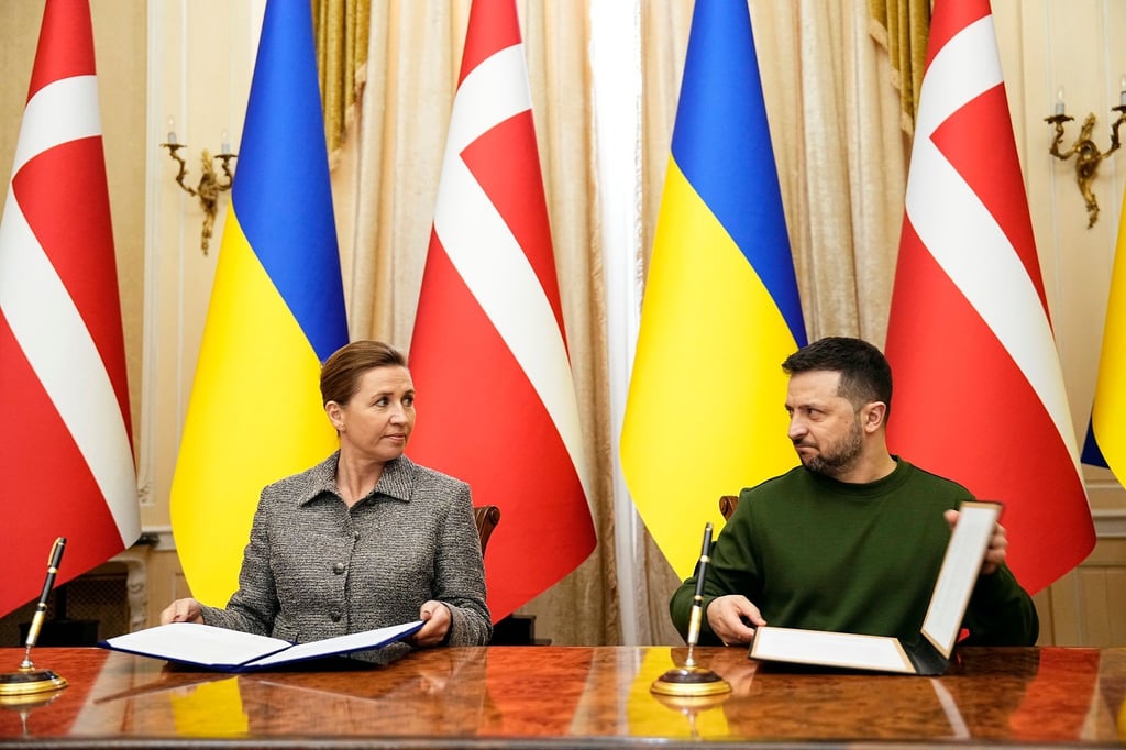Wolodymyr Selenskyj und Mette Frederiksen unterzeichnen in Lwiw ein Sicherheitsabkommen zwischen Dänemark und der Ukraine.