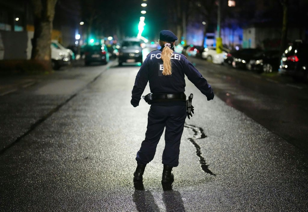 Drei Frauen sind in einem Bordell in Wien-Brigittenau tot aufgefunden worden. Ein Tatverdächtiger befindet sich in Polizeigewahrsam.