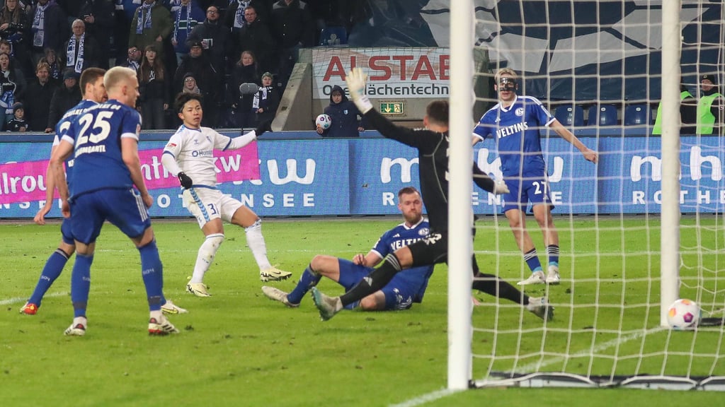 Tatsuya Ito trifft zum 3:0 für den 1. FC Magdeburg gegen FC Schalke 04. Der Japaner zeigte eine überragende Leistung und war anschließend stolz.