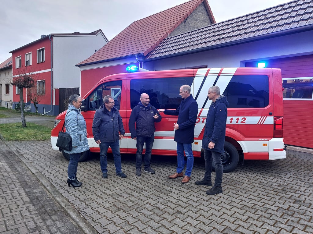 Die Ortsfeuerwehr Zernitz hat neues Mehrzweckfahrzeug in Dienst gestellt.