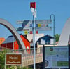 Seit 2021 gibt es das „Radeln nach Zahlen“. An der Sandauer Brücke begrüßt die Hansestadt Radler mit einem Info-Punkt direkt an der Havel. 