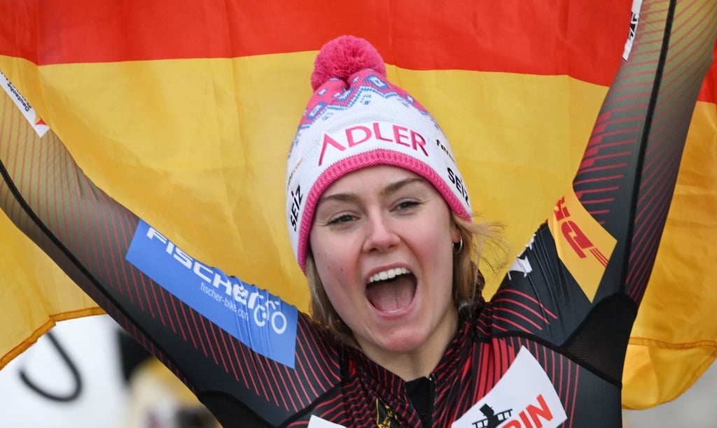 Holte sich den Sieg im Monobob in Winterberg: Laura Nolte jubelt nach ihrem letzten Lauf.
