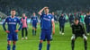 Komplett enttäuscht stellen sich die Spieler des FC Schalke 04 beim 1. FC Magdeburg ihren mitgereisten Fans. Schalke verlor das Spiel beim FCM mit 0:3.