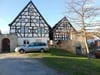 Kadischen ist mit 24 Einwohnern der kleinste Ort in der Elsteraue. Das Dorf besitzt wunderschöne Fachwerkhäuser.  