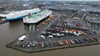 Der Autofrachter "BYD Explorer No.1" liegt mit 3000 Neuwagen an Bord in Bremerhaven im Auto-Terminal der BLG (Aufnahme mit einer Drohne).