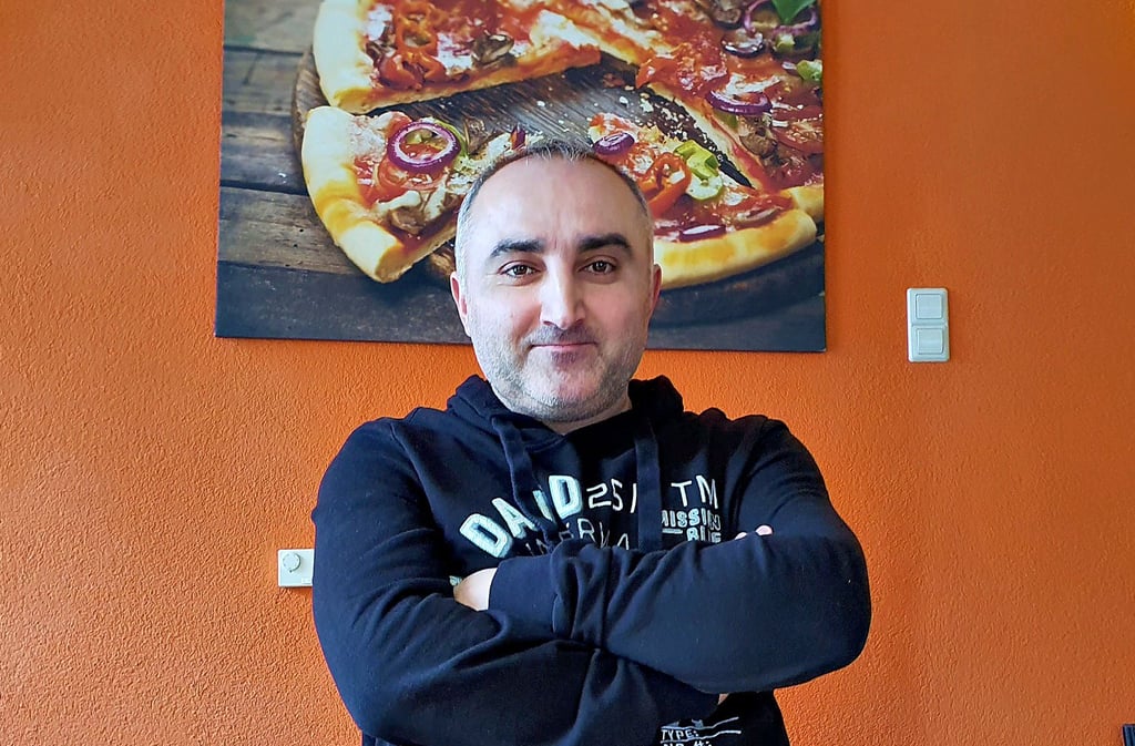 Artak Karpetyan in seinem Restaurant PizzBurg. Die Kosten für Gastronomen sind gestiegen.