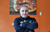 Artak Karpetyan in seinem Restaurant PizzBurg. Die Kosten für Gastronomen sind gestiegen. 
