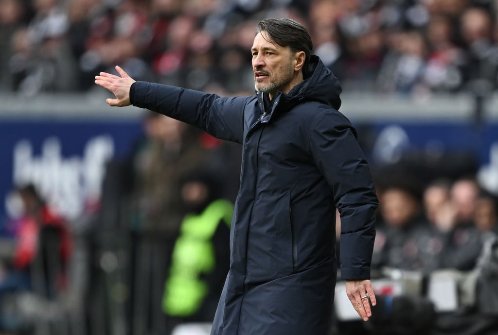 Wolfsburgs Cheftrainer Niko Kovac reagiert an der Seitenlinie.
