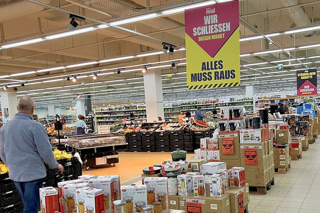 Real schließt Märkte in HalleNeustadt und Peißen Großer Ausverkauf