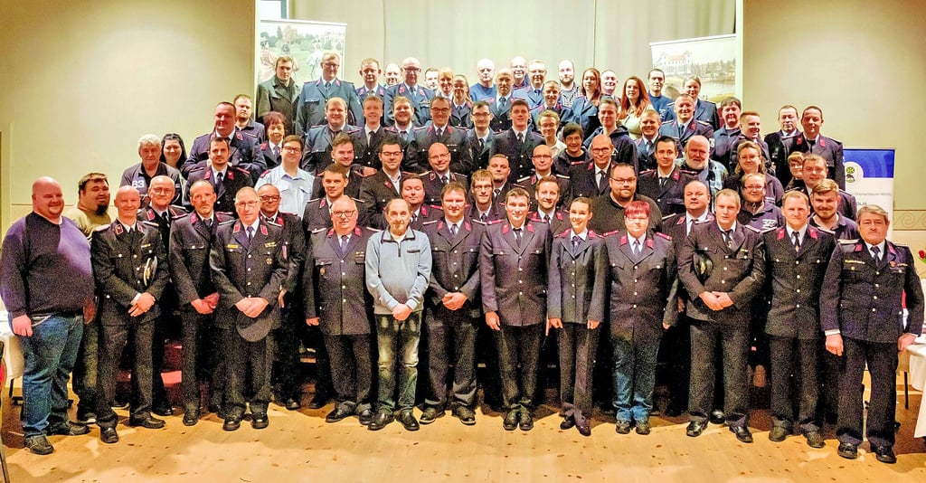 Rund 80 Feuerwehrmänner und -frauen haben sich zur ersten gemeinsamen Jahreshauptversammlung getroffen.