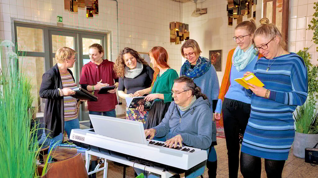 Songwriter aus Bayern, Sachsen, Sachsen-Anhalt und Niedersachsen trafen sich zu einem Workshop in der Nudelfabrik.