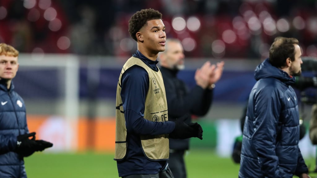 Nuha Jatta war schon mit den Profis bei einem Spiel gegen Real Madrid.