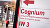 Ein Schild weist auf das Cognium der Universität Bremen hin, indem die Neuro- und Kognitionswissenschaften ihren Sitz haben.